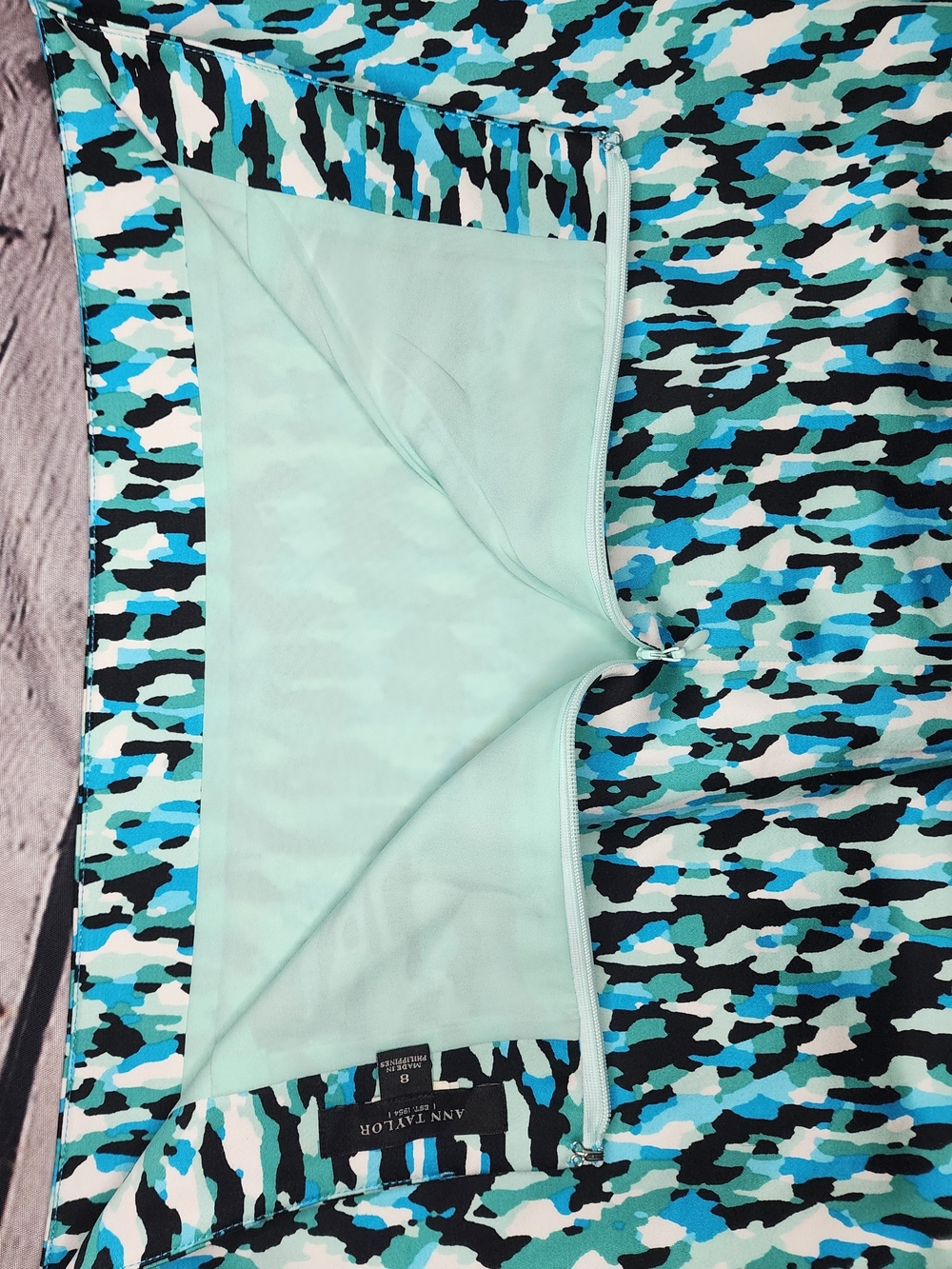Ann Taylor Mint and Teal Abstract Print Skirt - Picture 5 of 6